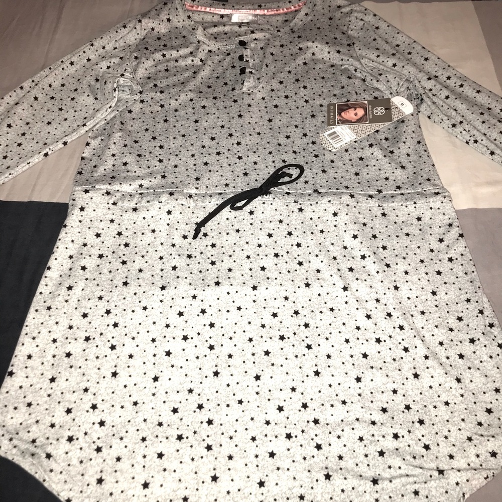 Daisy Fuentes tunic nightgown, size M